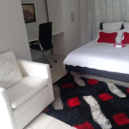 Ruros Guest House Kempton Park Zewnętrze zdjęcie